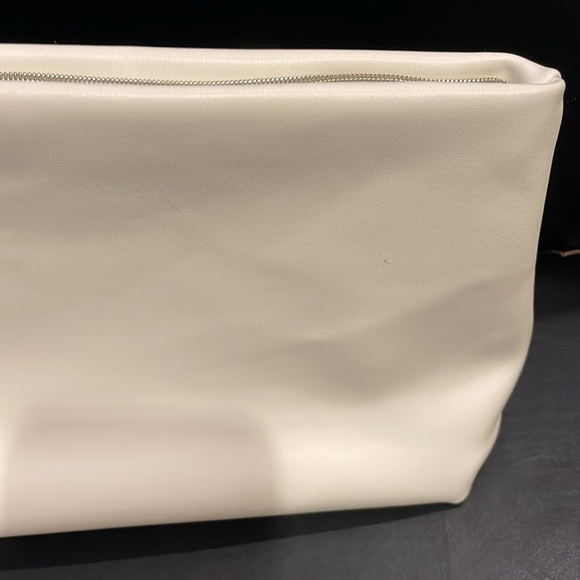 Brand New Valmont White Toiletry Zippered Pouch - Picture 10 of 12